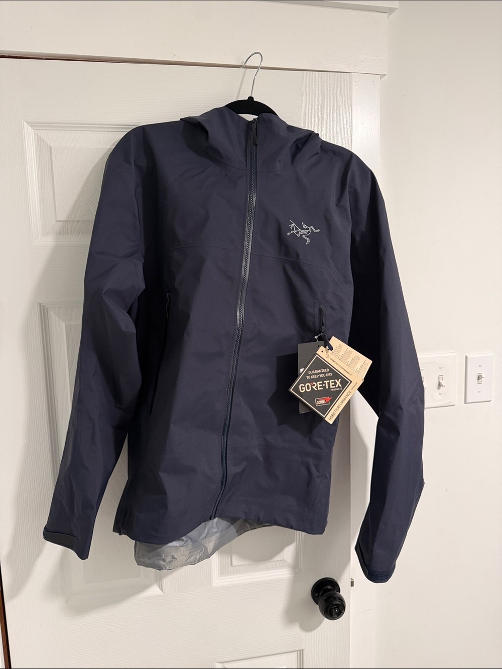 Arc'teryx Men's Navy GORE-TEX Hooded Rain Jacket